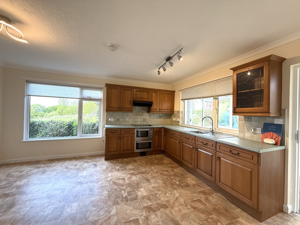 3 bed detached bungalow to rent in Morchard Bishop 6