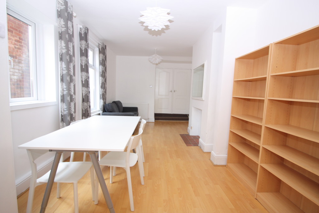 2 bed apartment for sale in St. Johns Road, Exeter  - Property Image 2