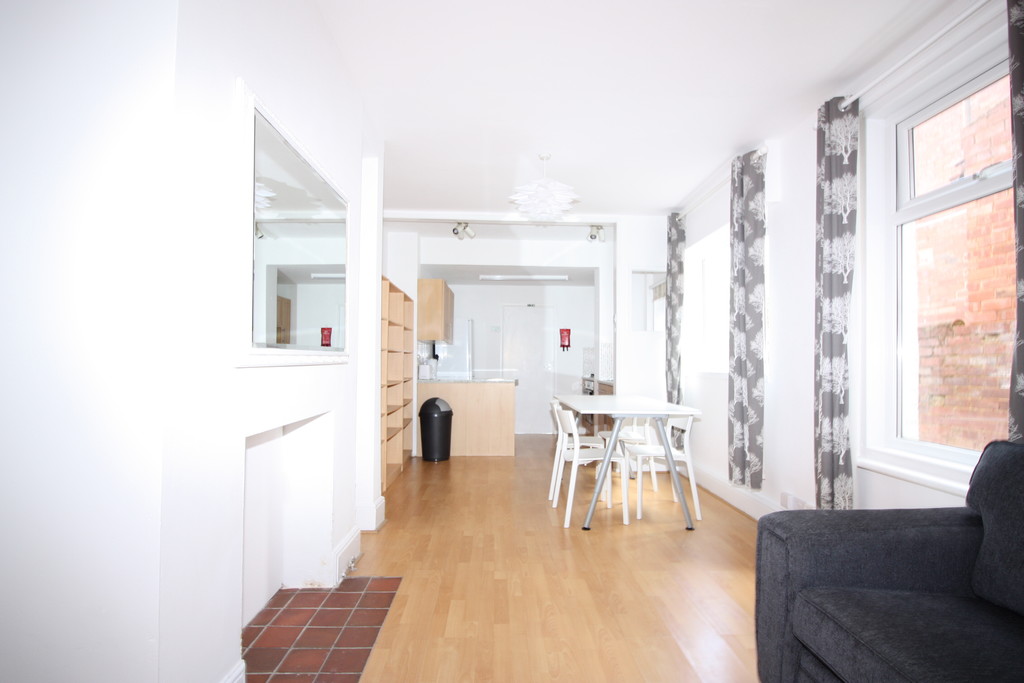 2 bed apartment for sale in St. Johns Road, Exeter  - Property Image 3
