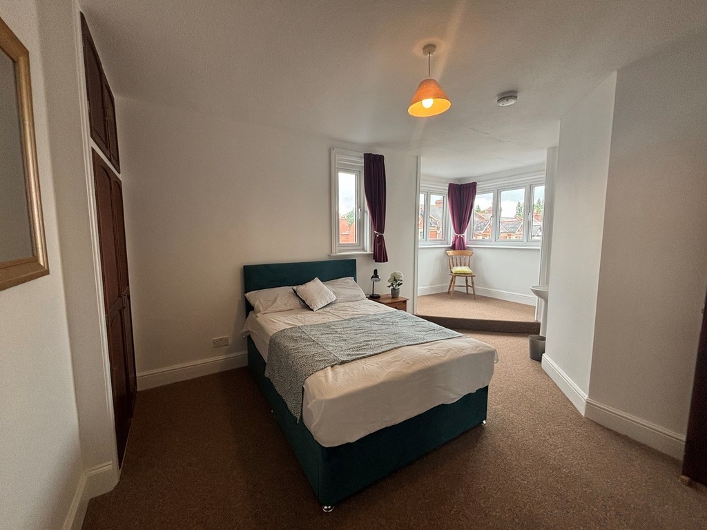 5 bed end of terrace house for sale in Monks Road, Exeter, EX4 6