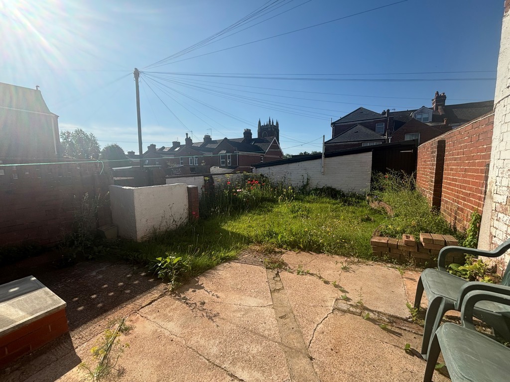 5 bed end of terrace house for sale in Monks Road, Exeter, EX4 9