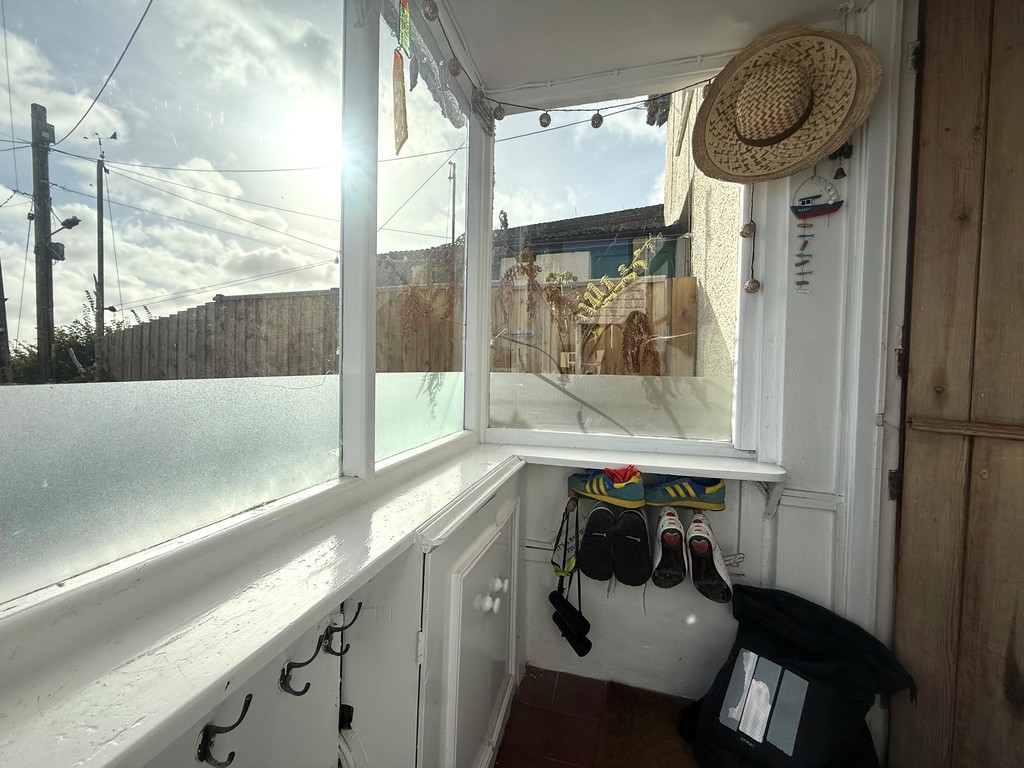 2 bed terraced house to rent in Cofton Hill, Cockwood, EX6 19