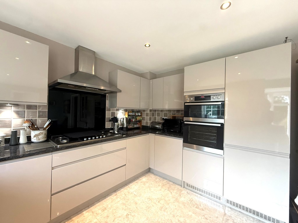 4 bed detached house for sale in Veysey Close, Exeter, EX2 - Property Image 1