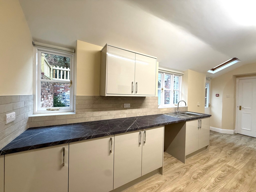2 bed ground floor flat to rent in New North Road, Exeter  - Property Image 15