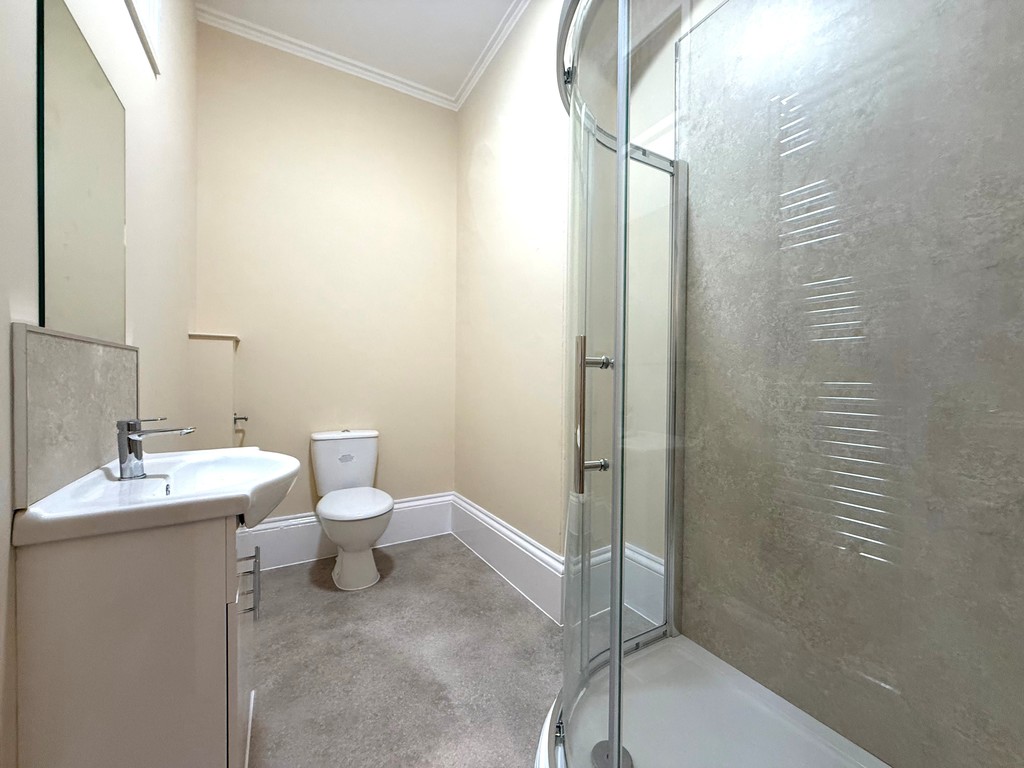 2 bed ground floor flat to rent in New North Road, Exeter 8