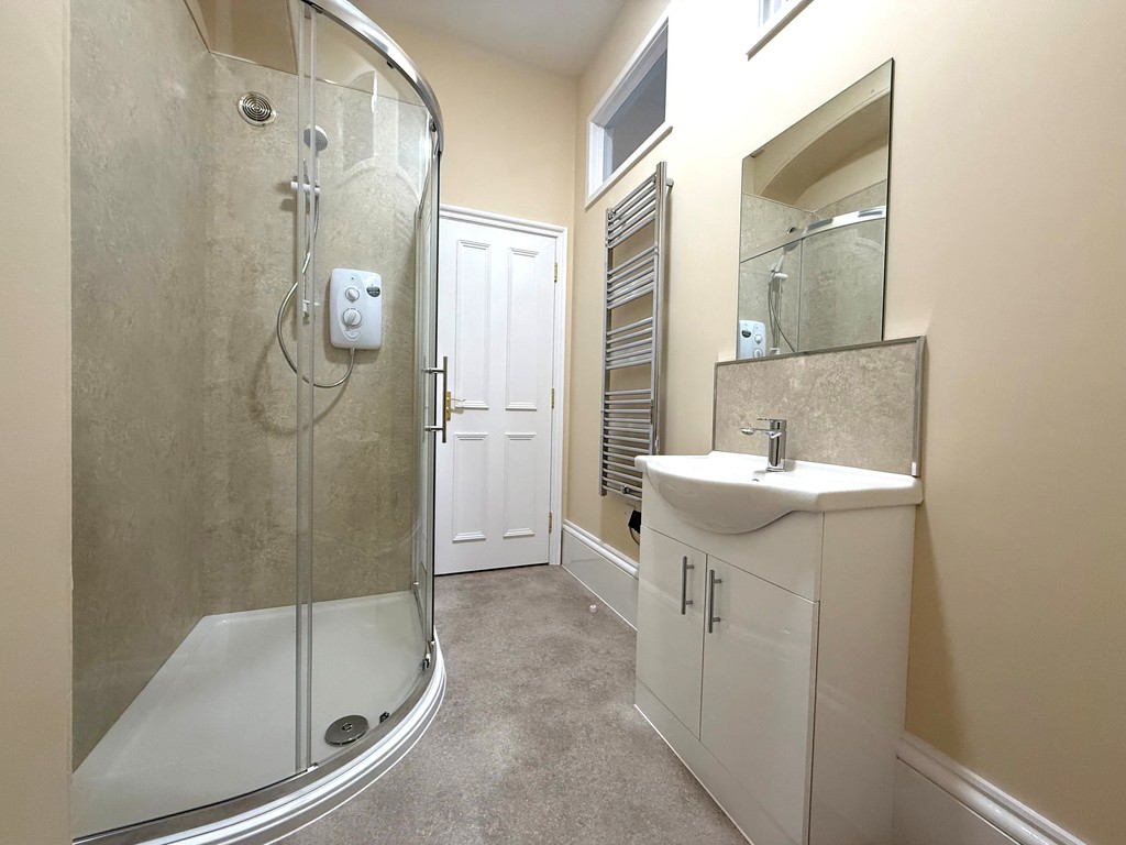 2 bed ground floor flat to rent in New North Road, Exeter 9