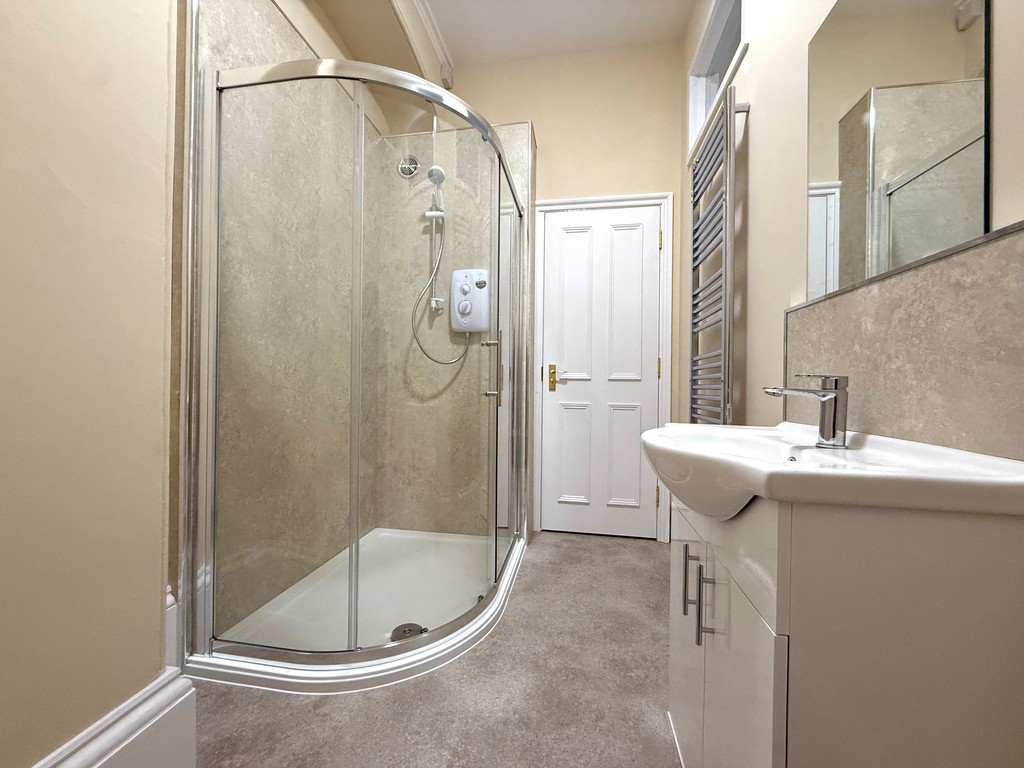 2 bed ground floor flat to rent in New North Road, Exeter 10