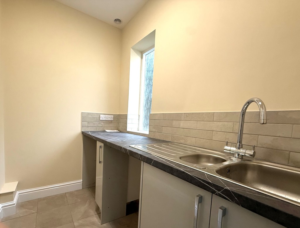 2 bed ground floor flat to rent in New North Road, Exeter  - Property Image 26