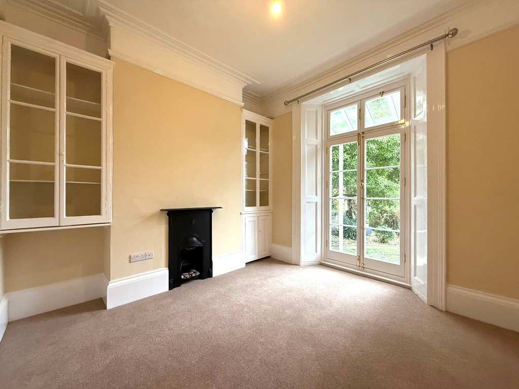 2 bed ground floor flat to rent in New North Road, Exeter 1