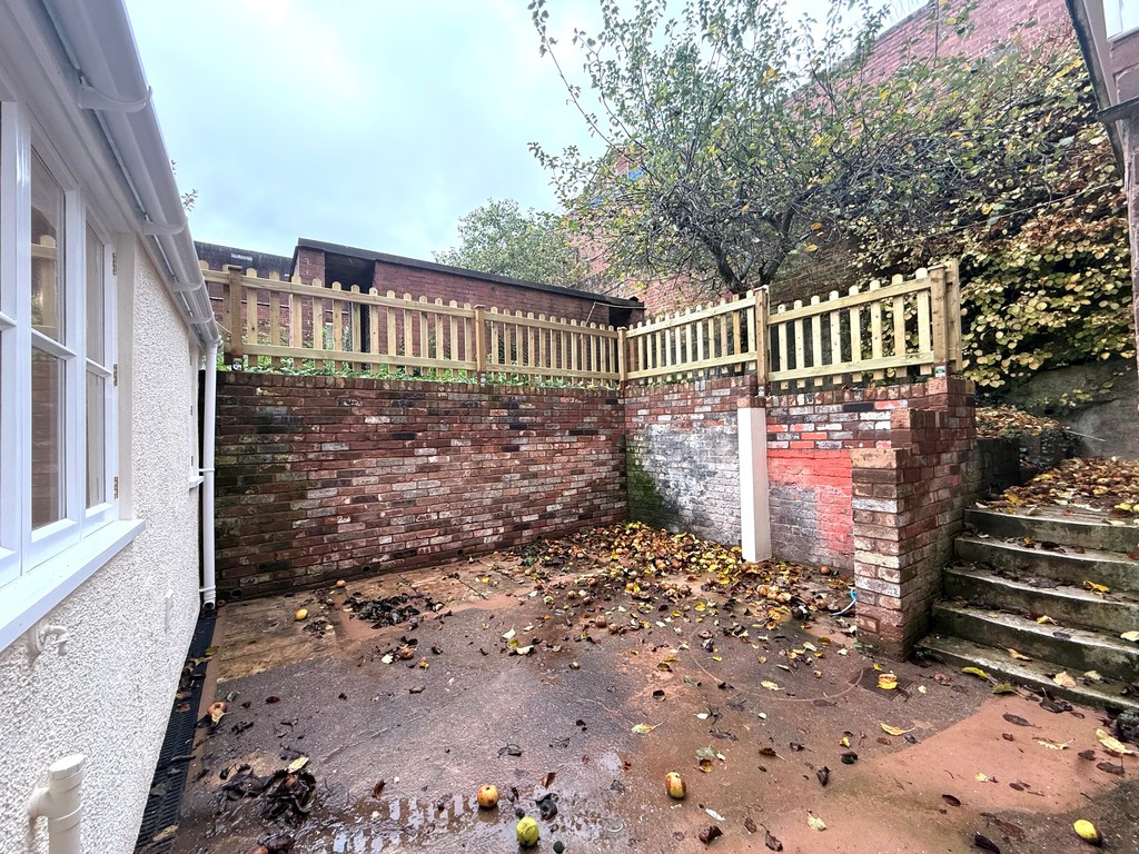 2 bed ground floor flat to rent in New North Road, Exeter 18