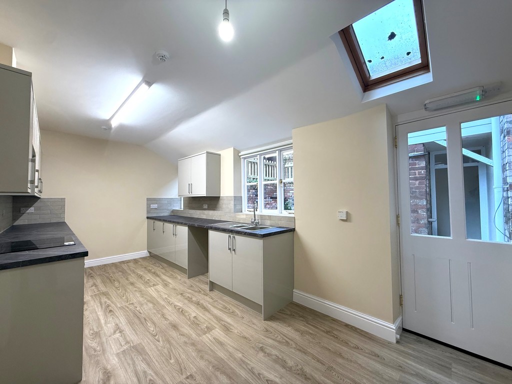 2 bed ground floor flat to rent in New North Road, Exeter  - Property Image 16