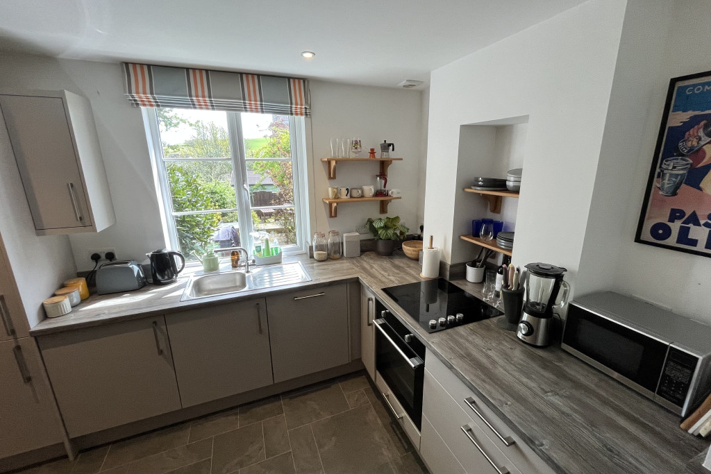 2 bed terraced house to rent in Torrington Place, Kenton, EX6 5