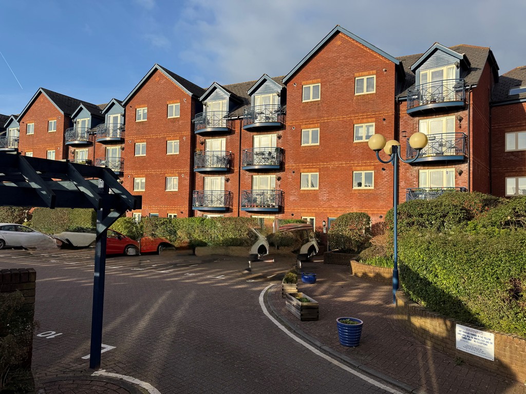 2 bed apartment to rent in Compass Quay, Exeter, EX2 1