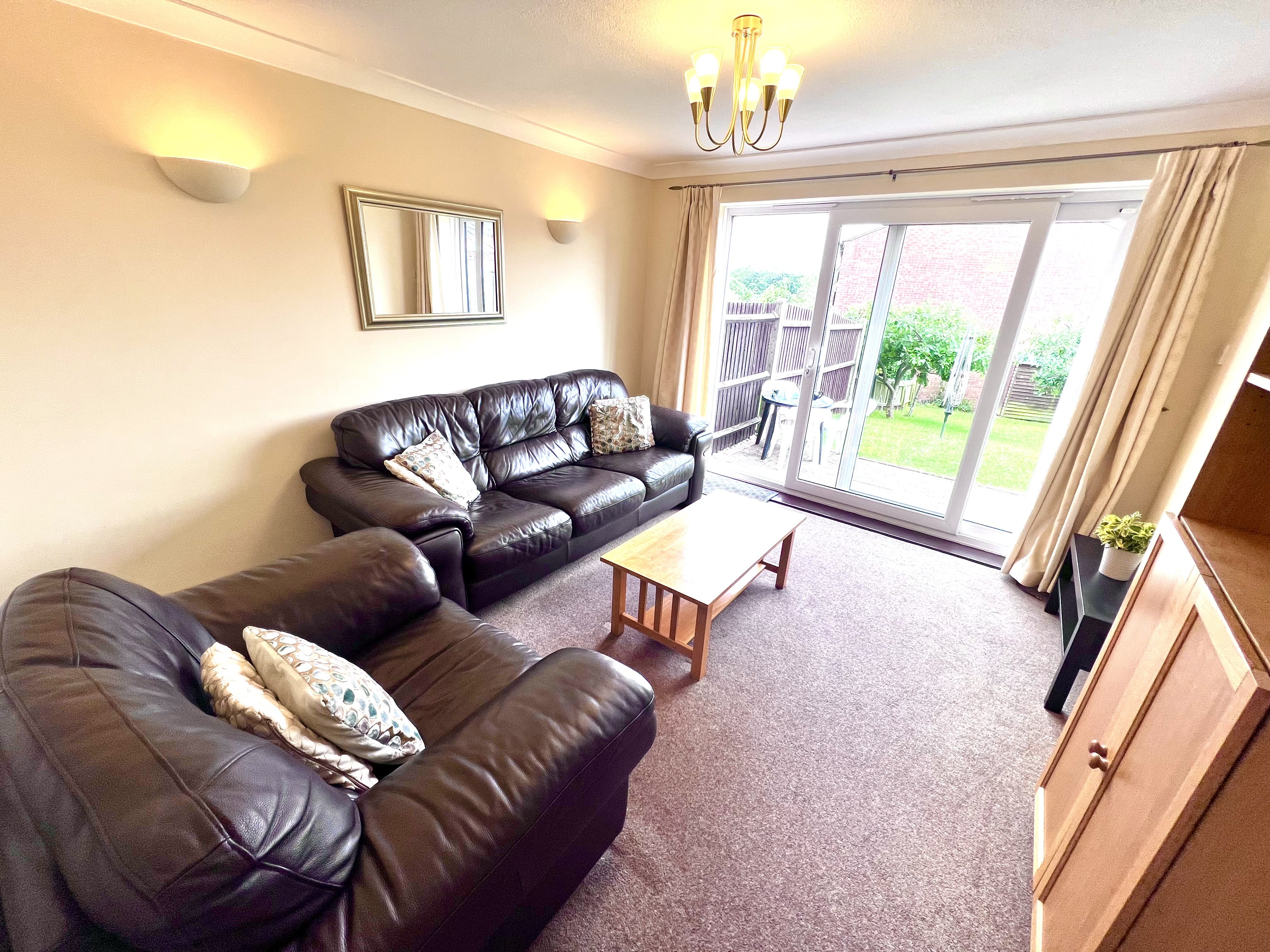 5 bed house to rent in Tippett Close 1