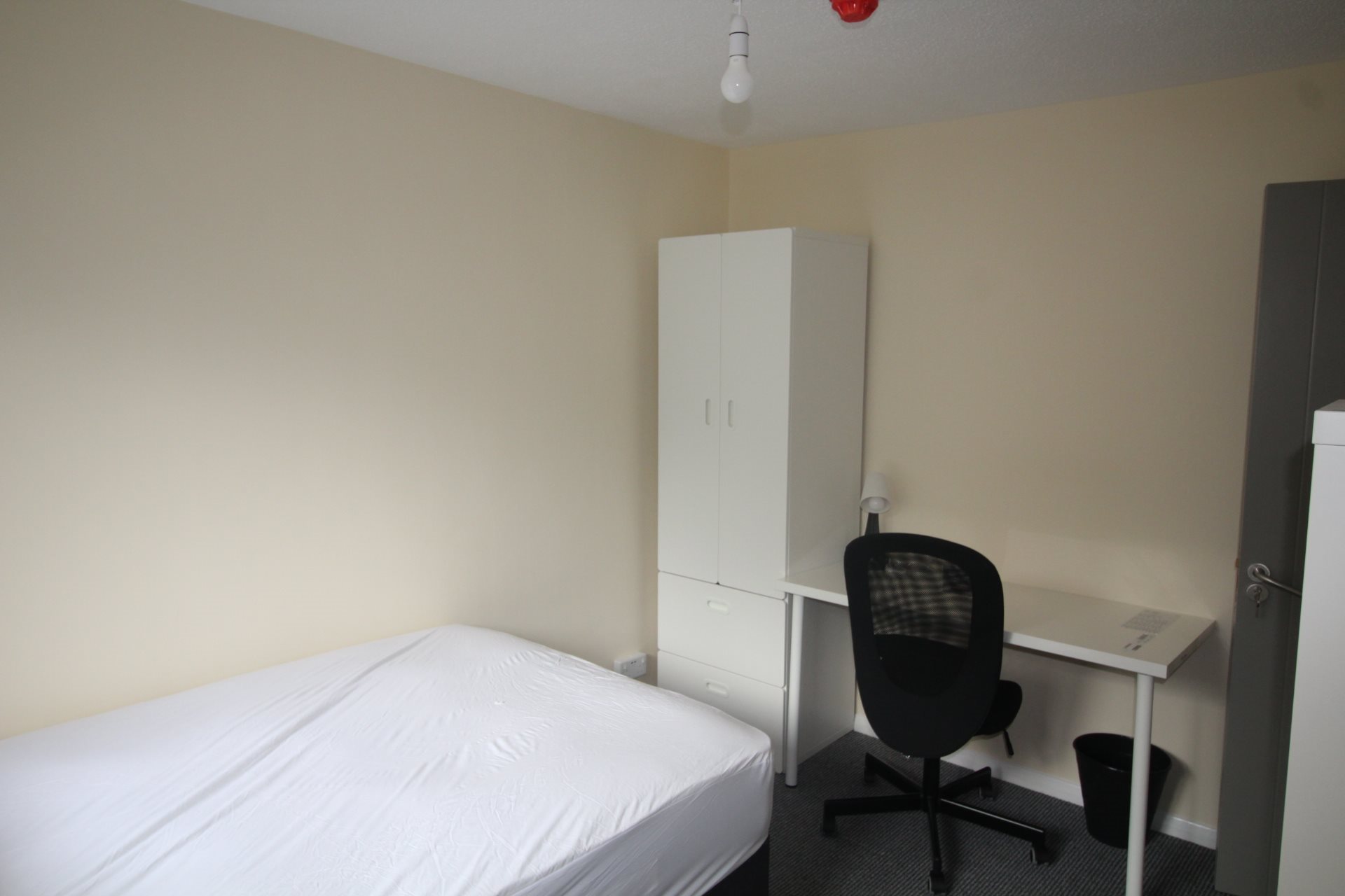 1 bed house / flat share to rent in Bourne Court  - Property Image 2