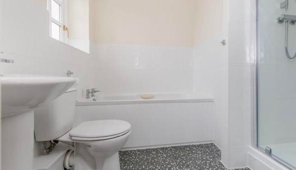 3 bed flat to rent in Albany Gardens, Hythe  - Property Image 11