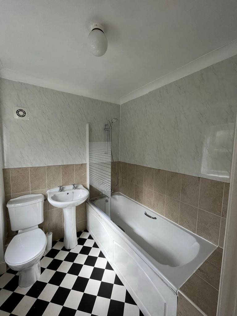 5 bed house to rent in Elmstead Road  - Property Image 5
