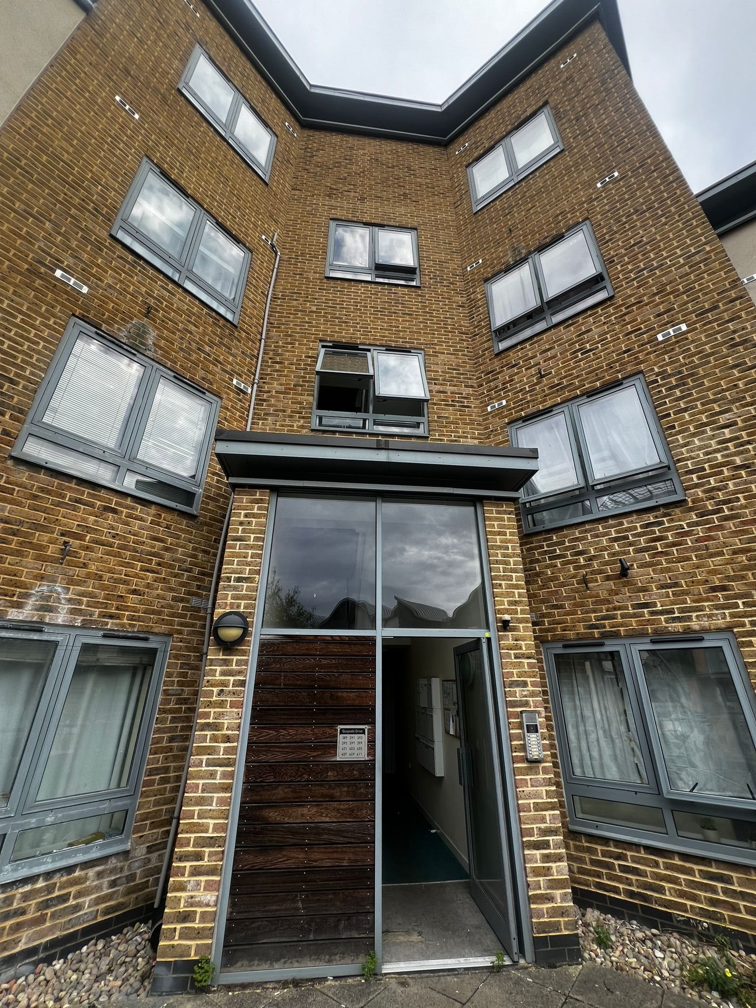 1 bed flat to rent in Quayside Drive, Colchester - Property Image 1