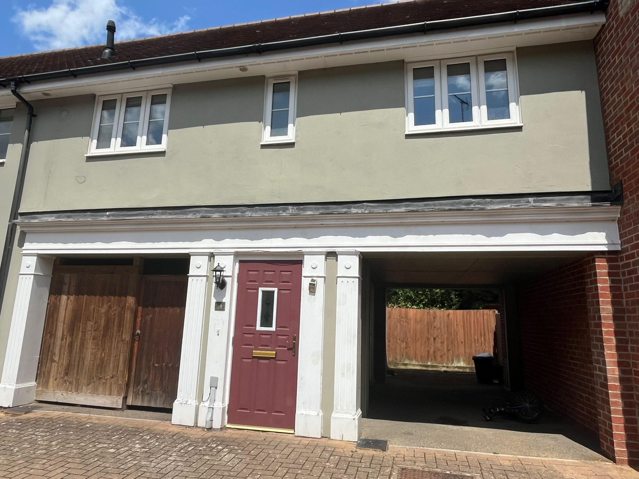 2 bed maisonette to rent in Hatcher Crescent, CO2