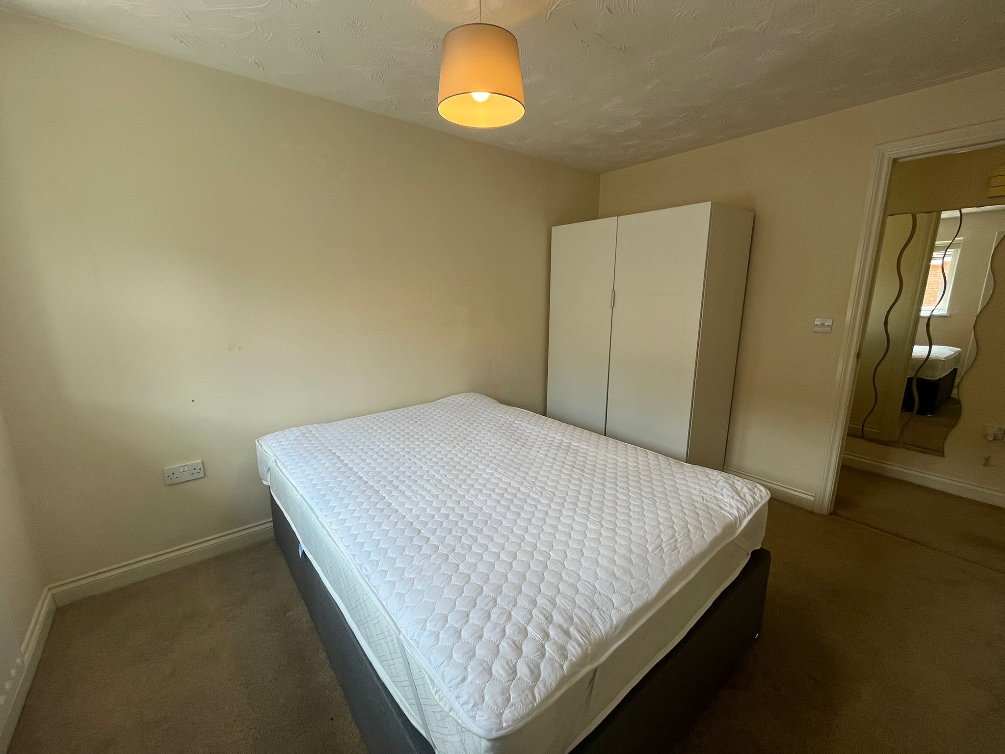 2 bed maisonette to rent in Hatcher Crescent  - Property Image 4