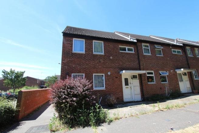 6 bed house to rent in Cyril Child Close, Colchester 1
