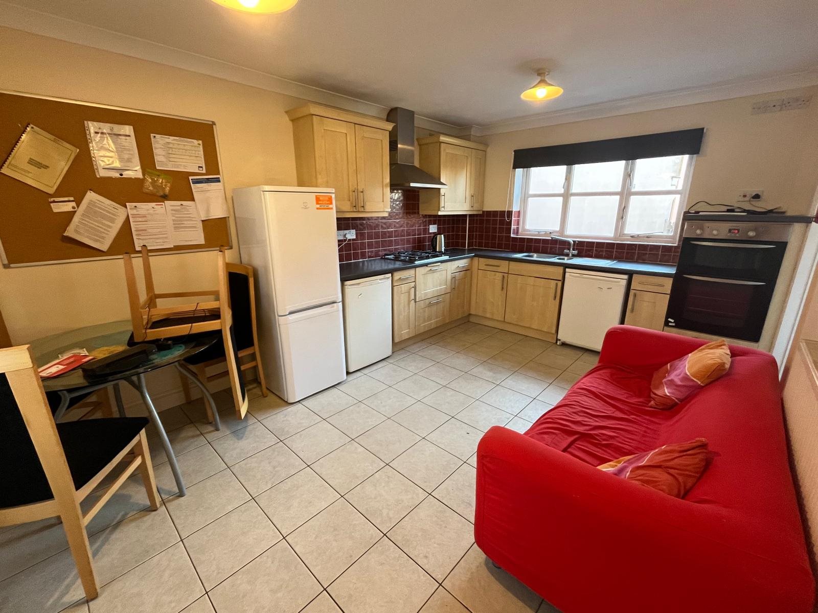 5 bed house to rent in Mascot Square, , CO4  - Property Image 2