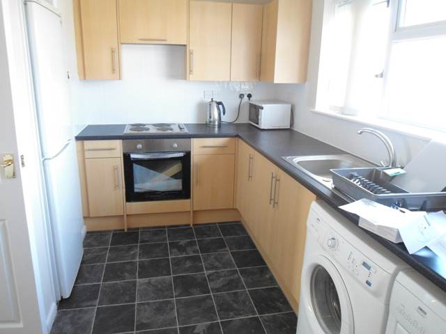 3 bed flat to rent in Hamlet Drive, Colchester  - Property Image 2