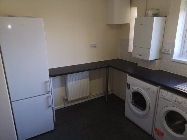 3 bed flat to rent in Mimosa Court, Colchester 2