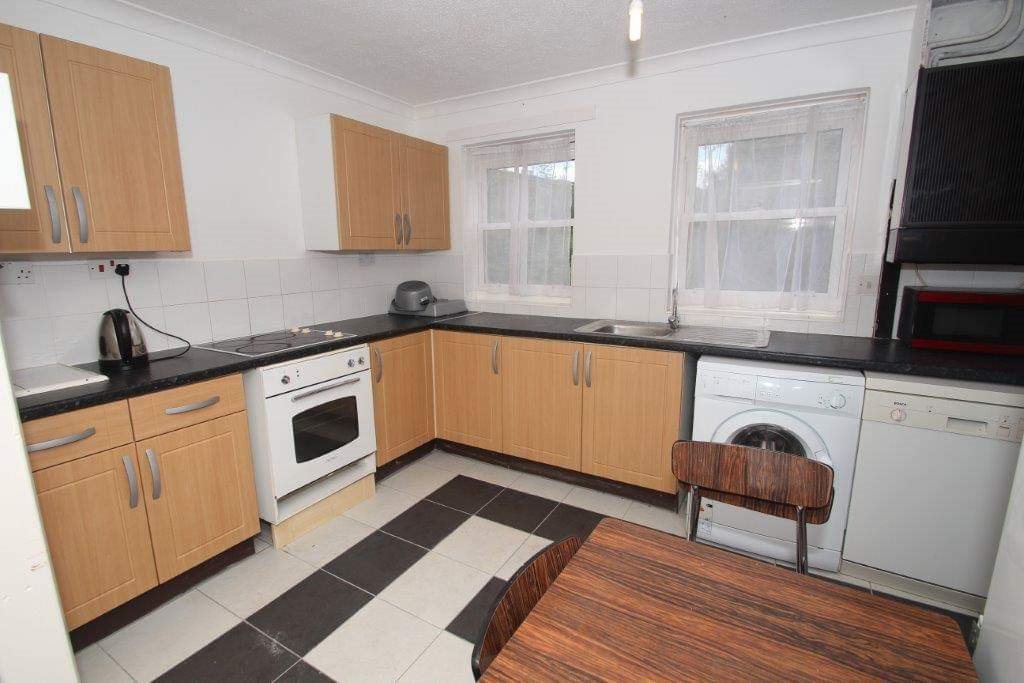 4 bed house to rent in Stanley Wooster Way, Colchester  - Property Image 2