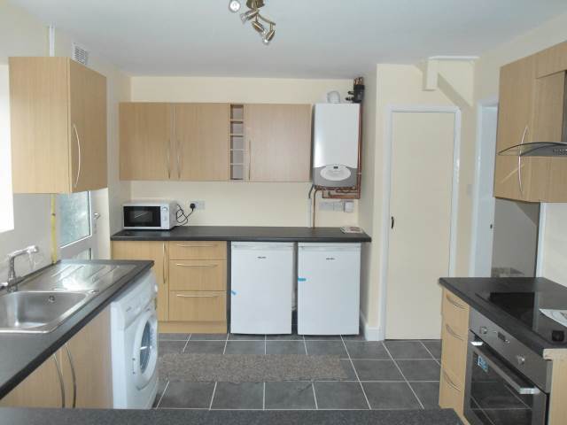 4 bed house to rent in Hickory Avenue, Colchester 1