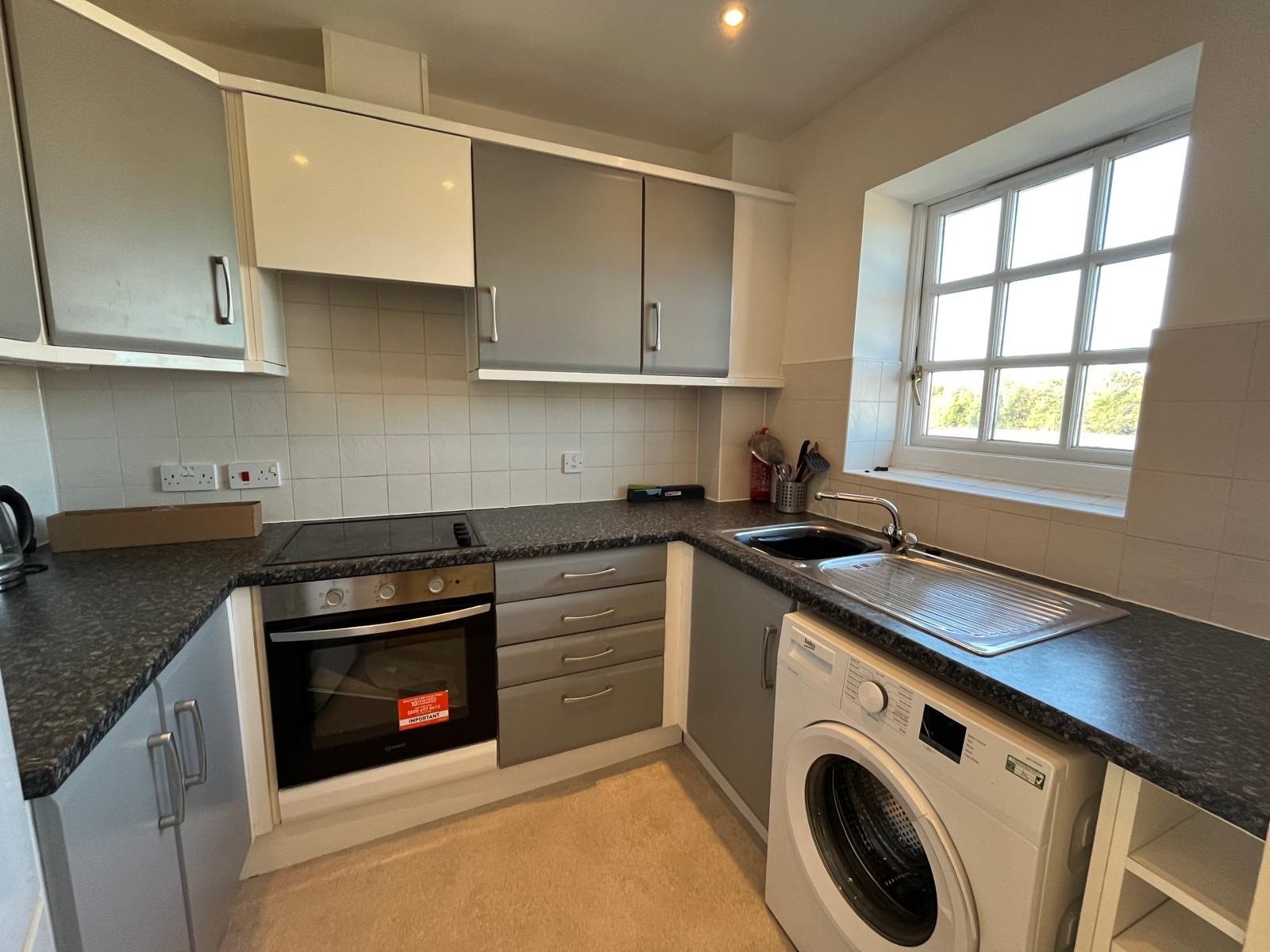 2 bed flat to rent in Albany Gardens, Colchester, CO2  - Property Image 2
