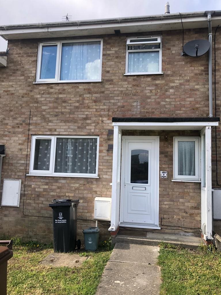 3 bed house to rent in Howe Close, Colchester 0