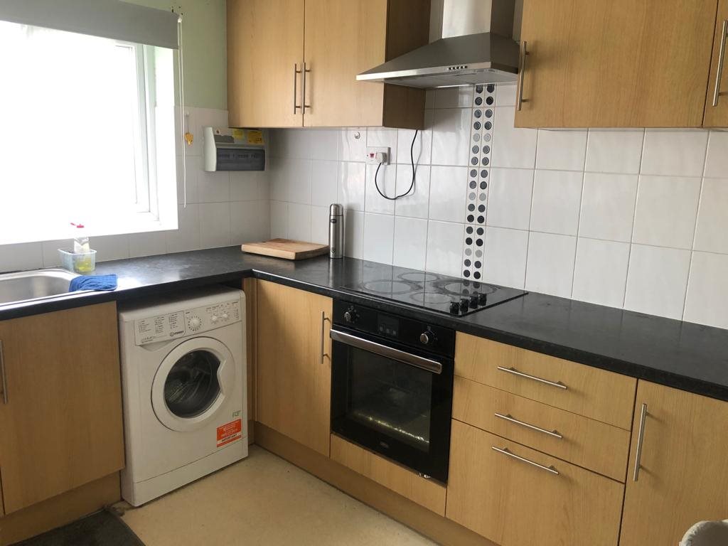 3 bed house to rent in Howe Close, Colchester 1
