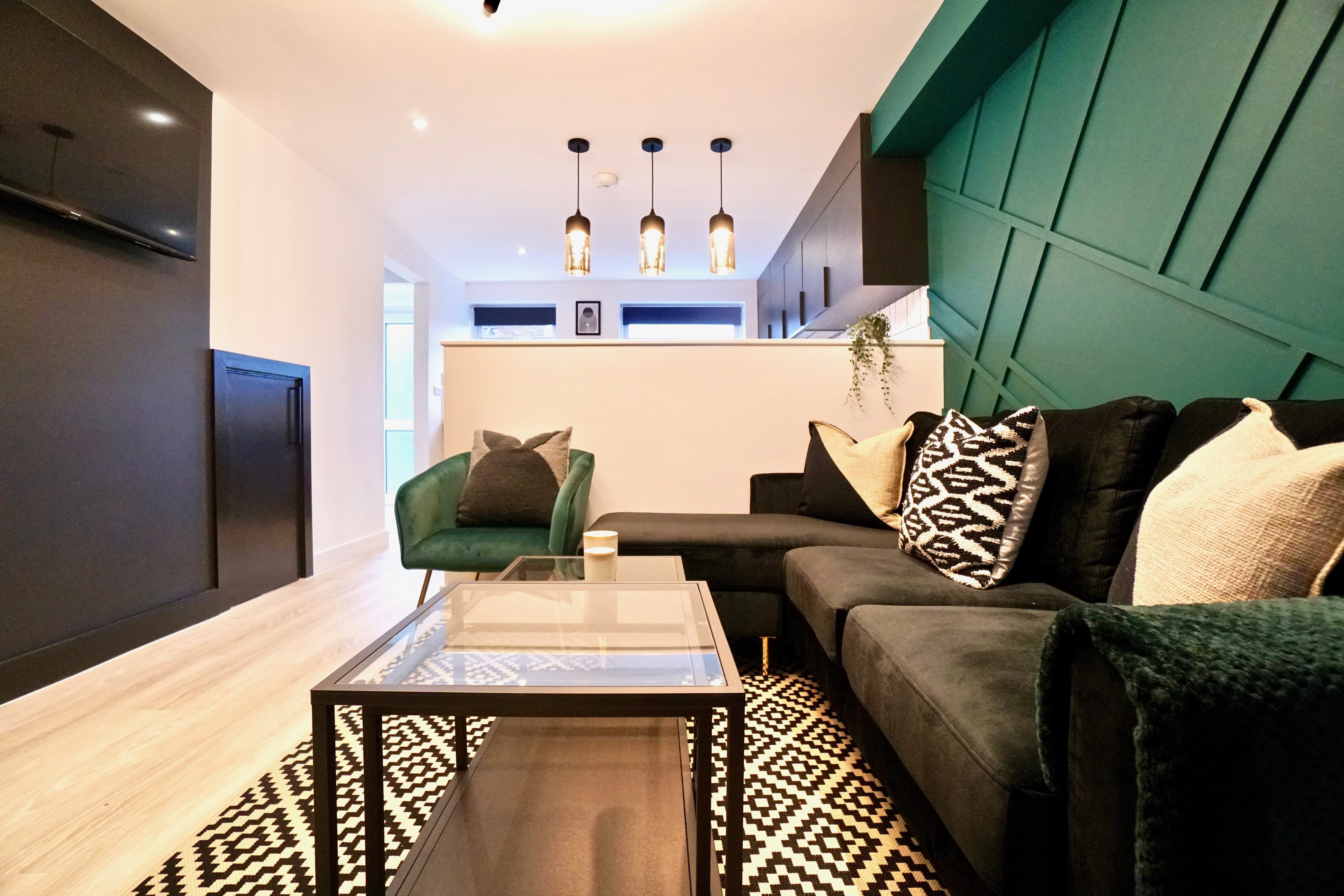 6 bed house to rent in Ariel Close  - Property Image 2