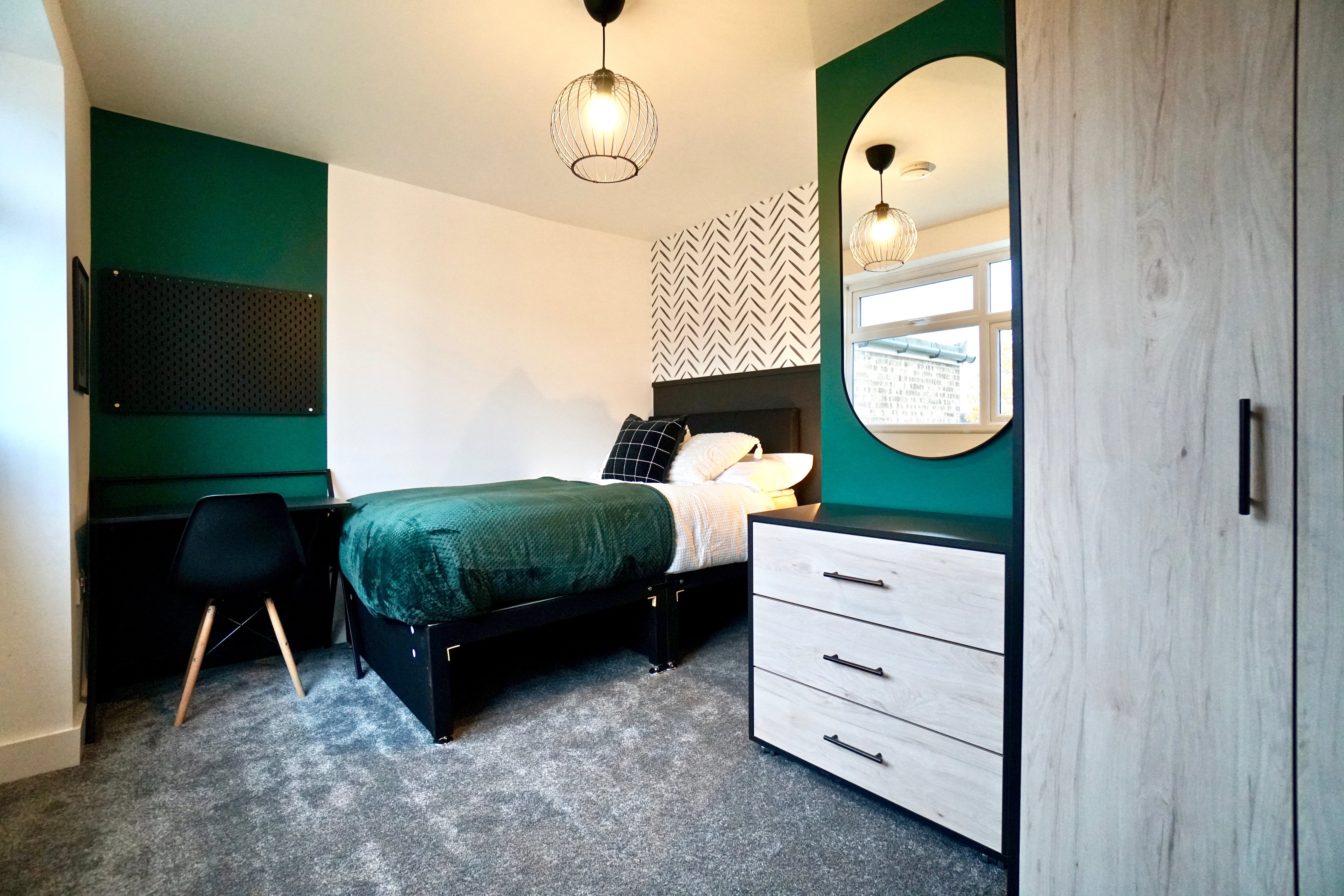 6 bed house to rent in Ariel Close  - Property Image 5