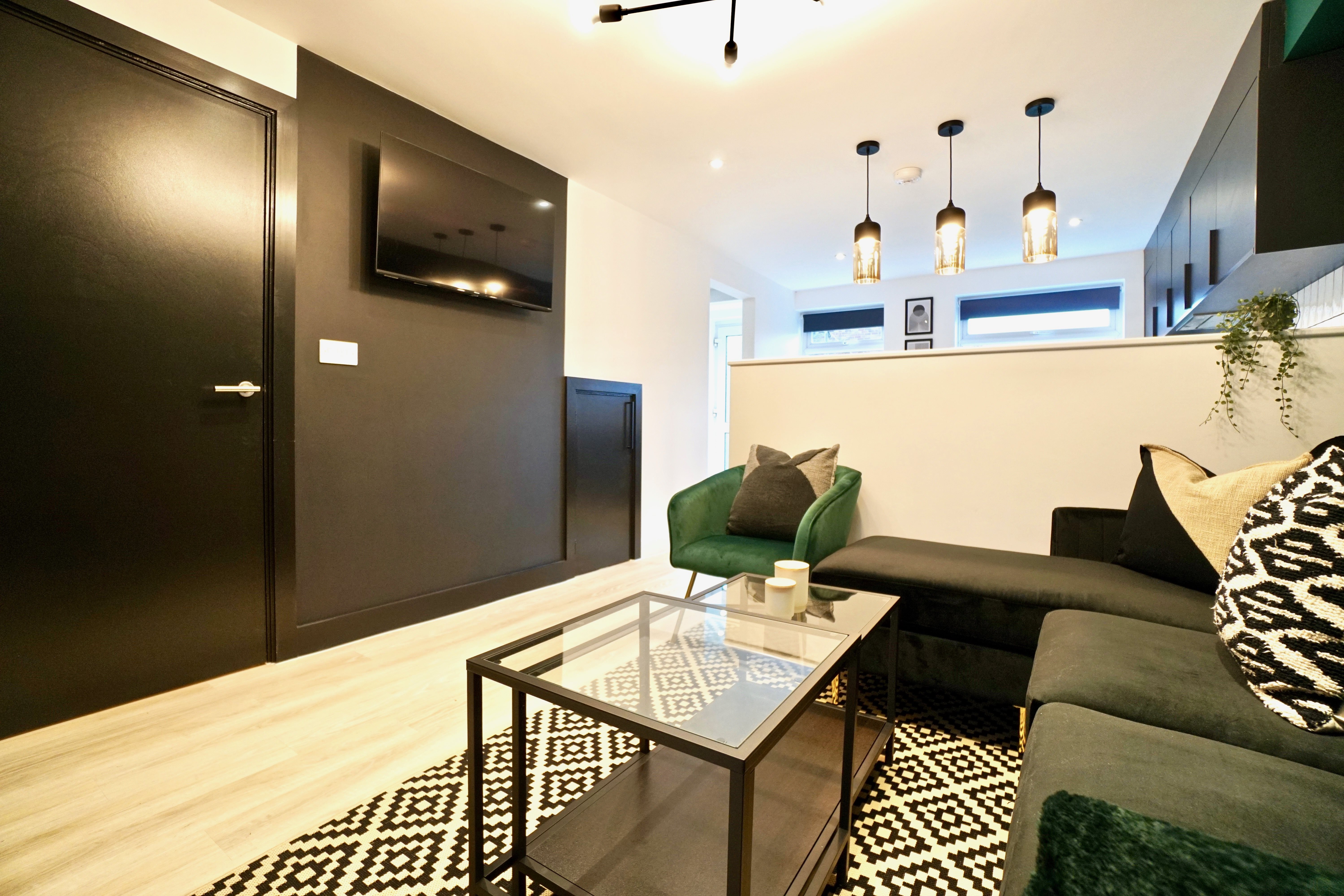 6 bed house to rent in Ariel Close  - Property Image 9