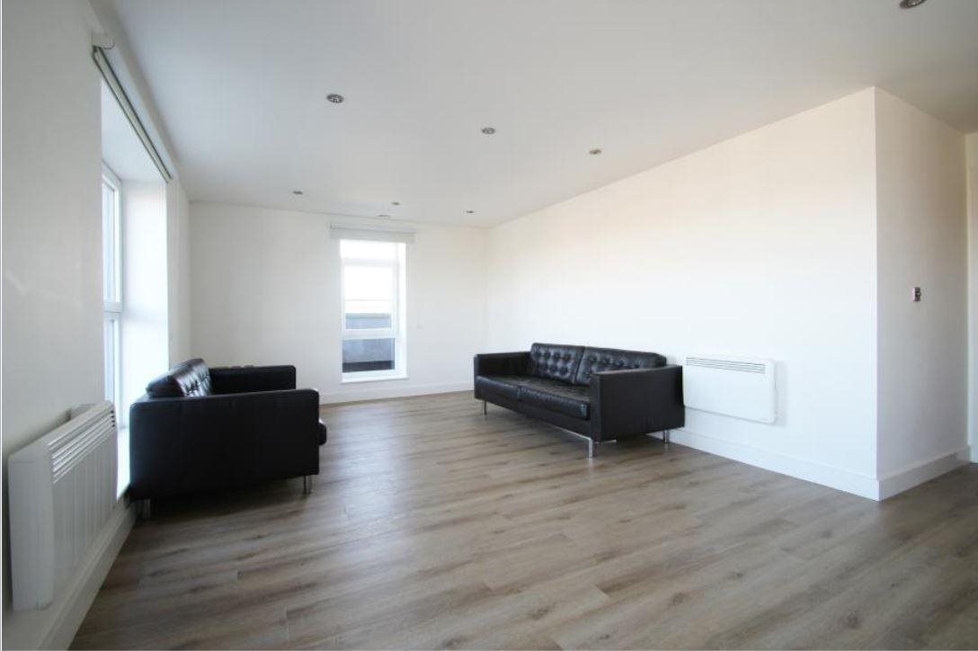 2 bed penthouse to rent in Ballantyne Drive 1