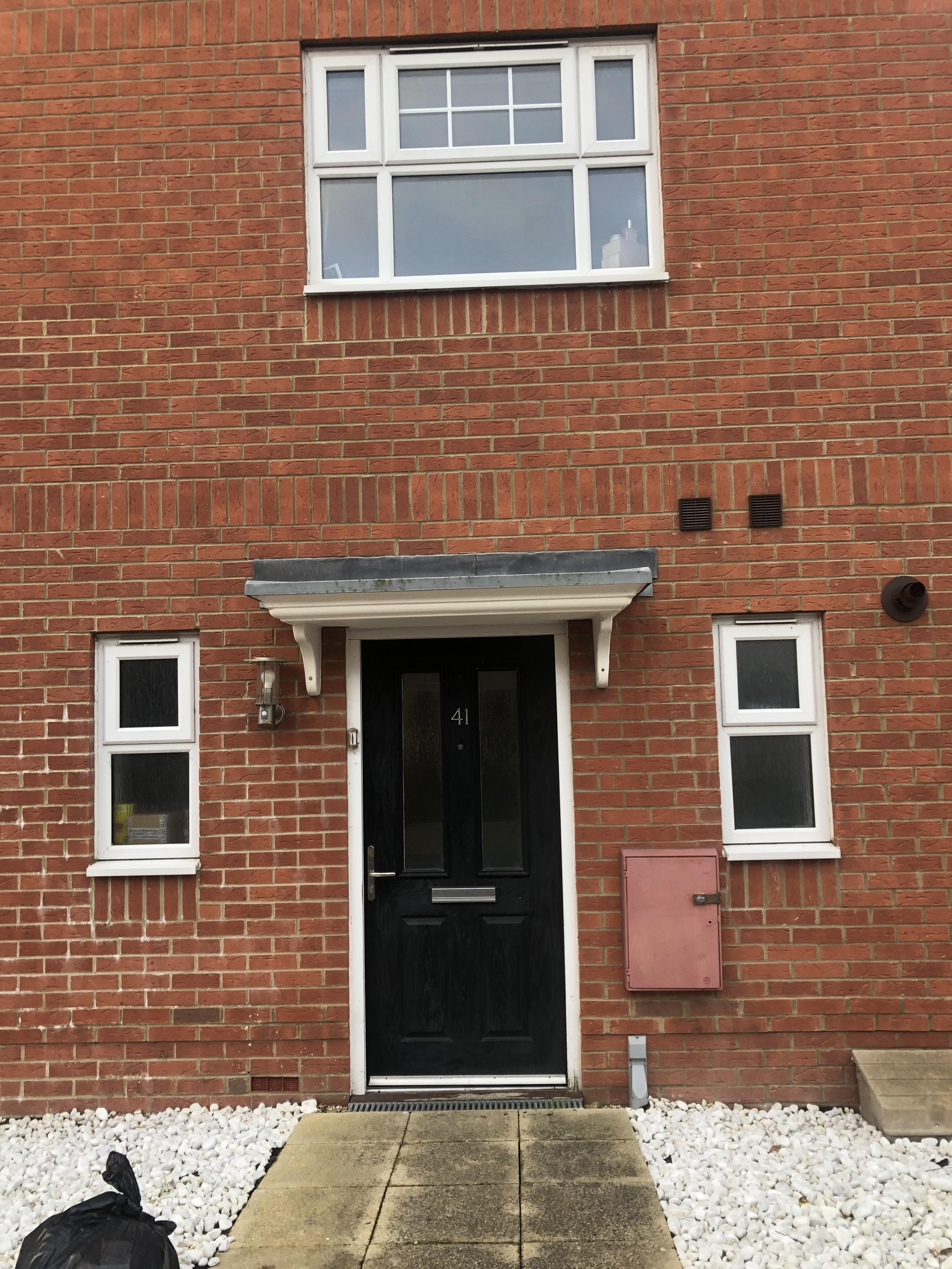 5 bed house to rent in Lenz Close, Colchester 0