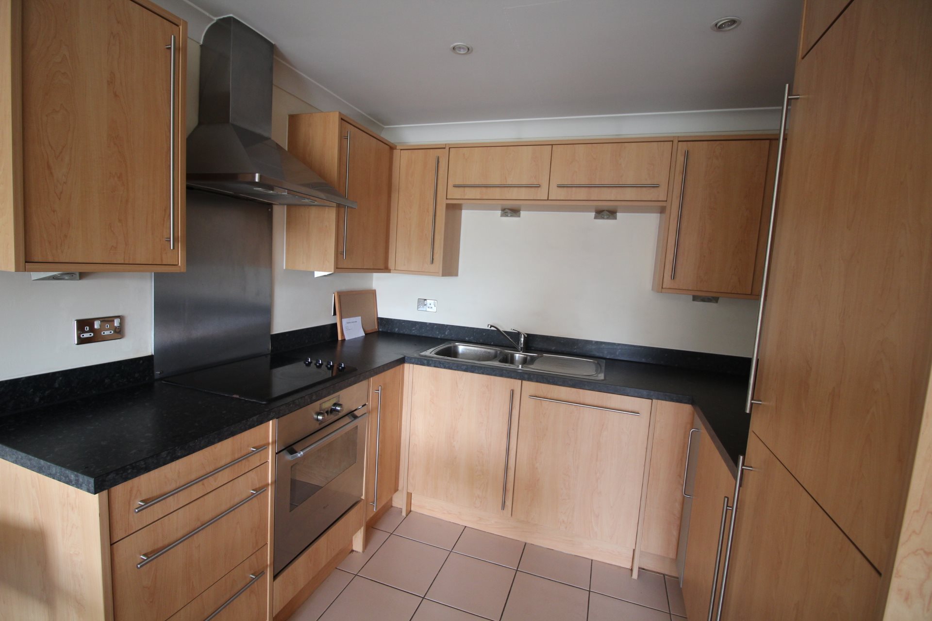 1 bed flat to rent in Quayside Drive, Hythe 2