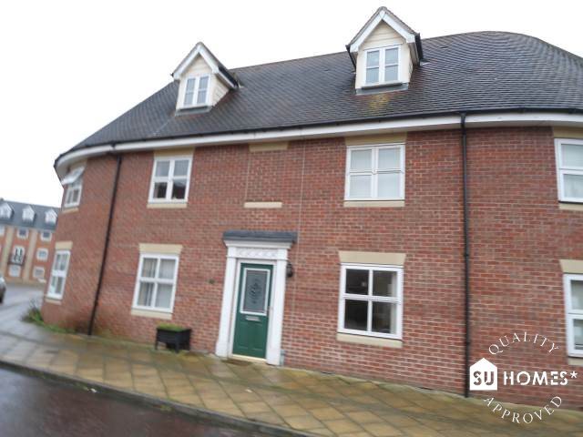 1 bed house / flat share to rent in Hatcher Crescent, CO2