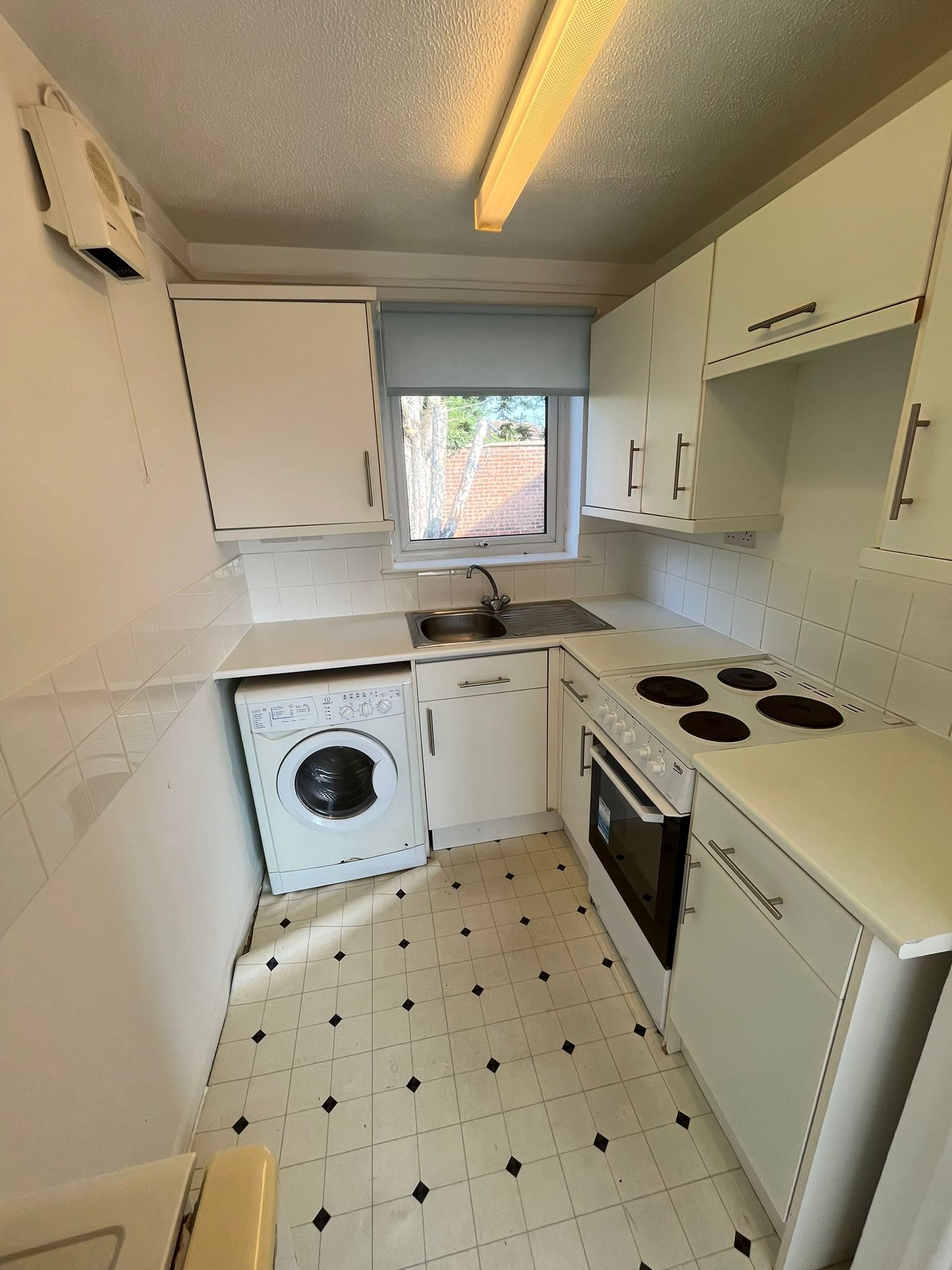 1 bed flat to rent in James Close, Wivenhoe  - Property Image 6