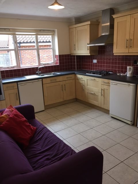 1 bed house / flat share to rent in Mascot Square, Hythe  - Property Image 2