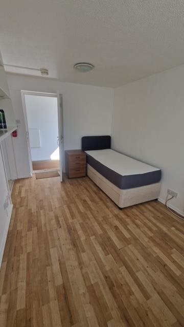 1 bed studio flat to rent in James Close, Wivenhoe 5