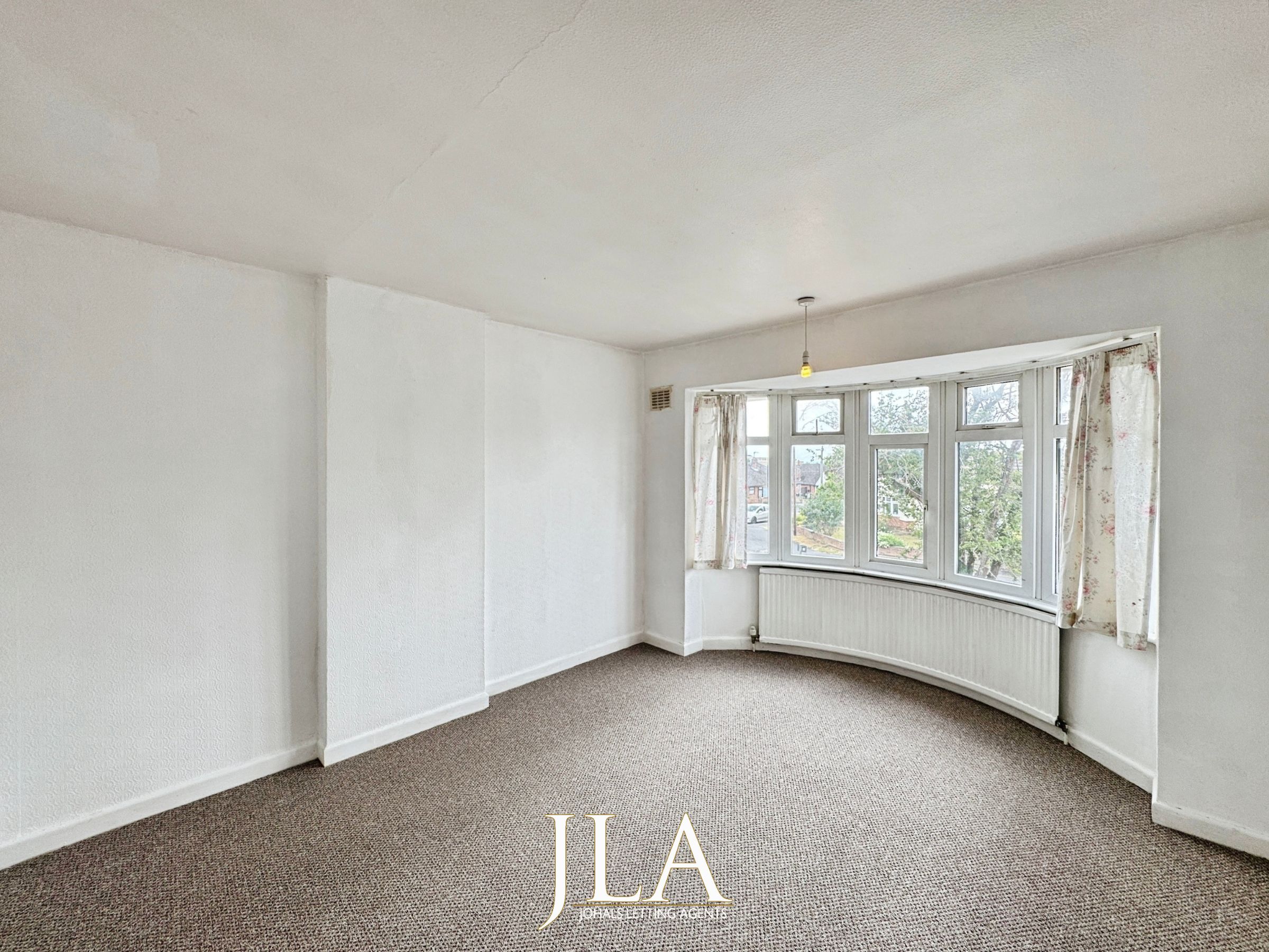 3 bed semi-detached house to rent in Brabazon Road, Leicester 2