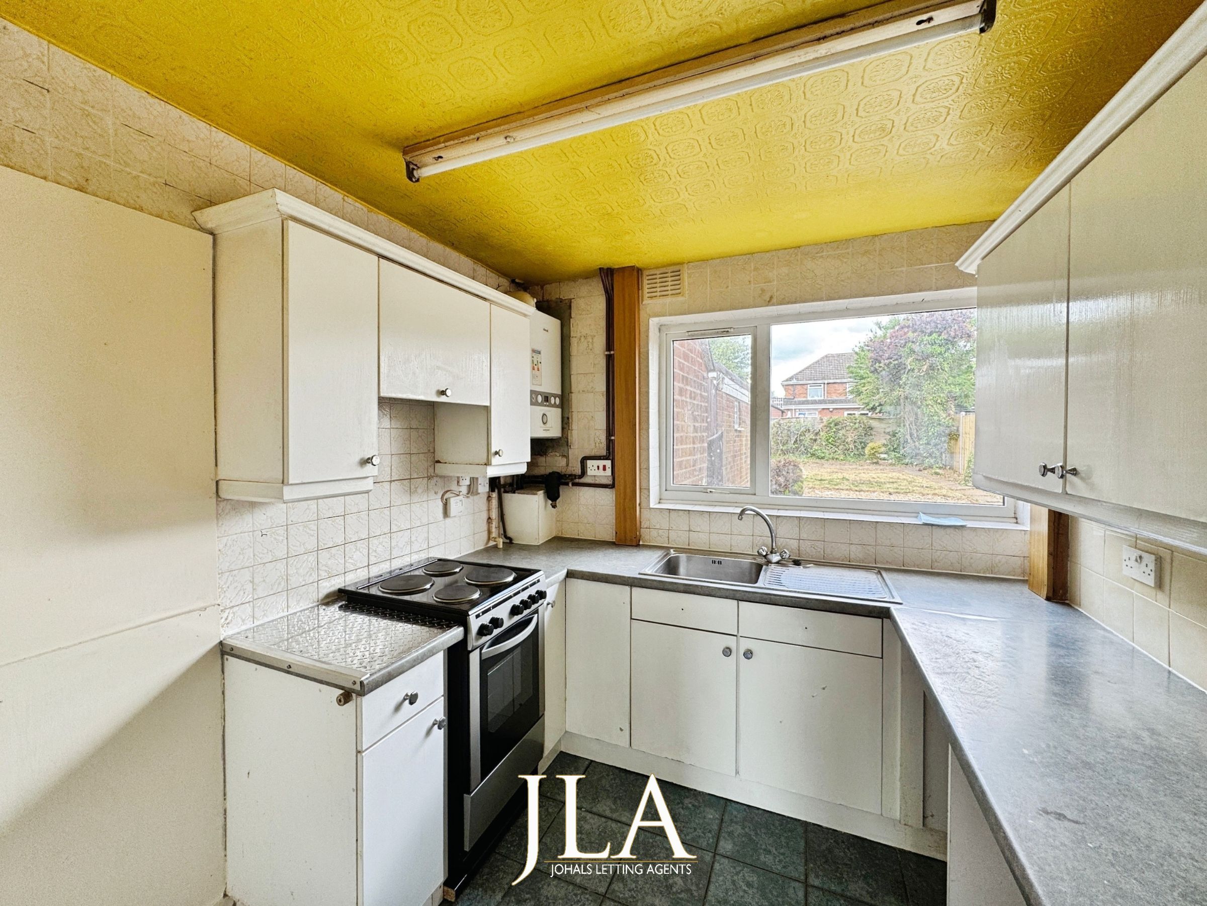 3 bed semi-detached house to rent in Brabazon Road, Leicester 4