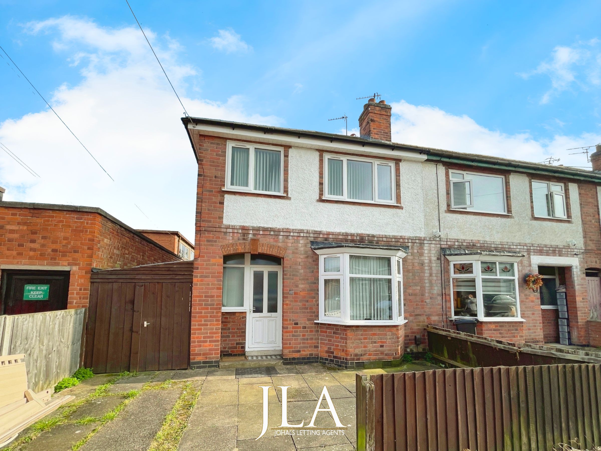 3 bed terraced house to rent in Percy Road, Leicester 0