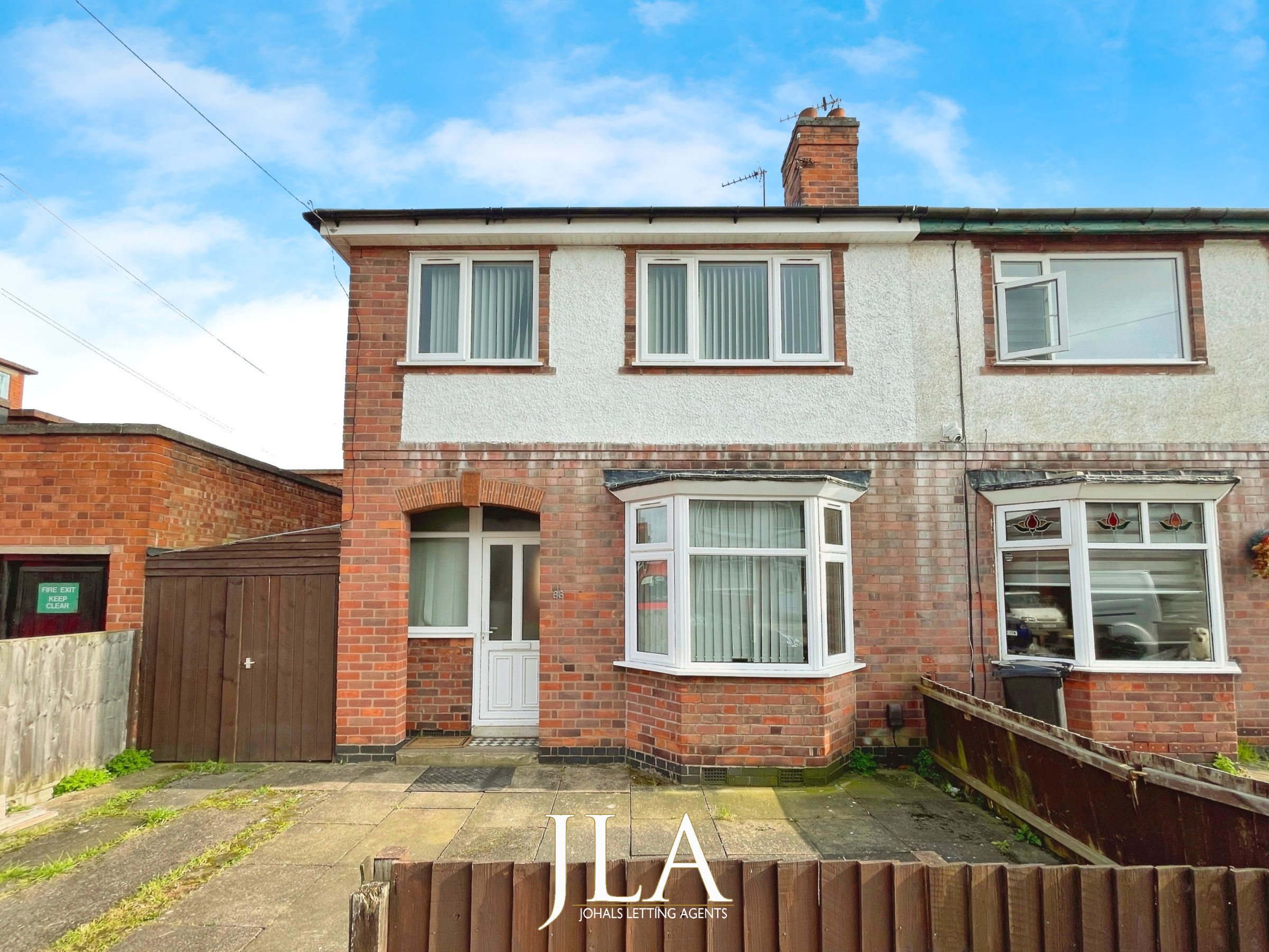 3 bed terraced house to rent in Percy Road, Leicester 15