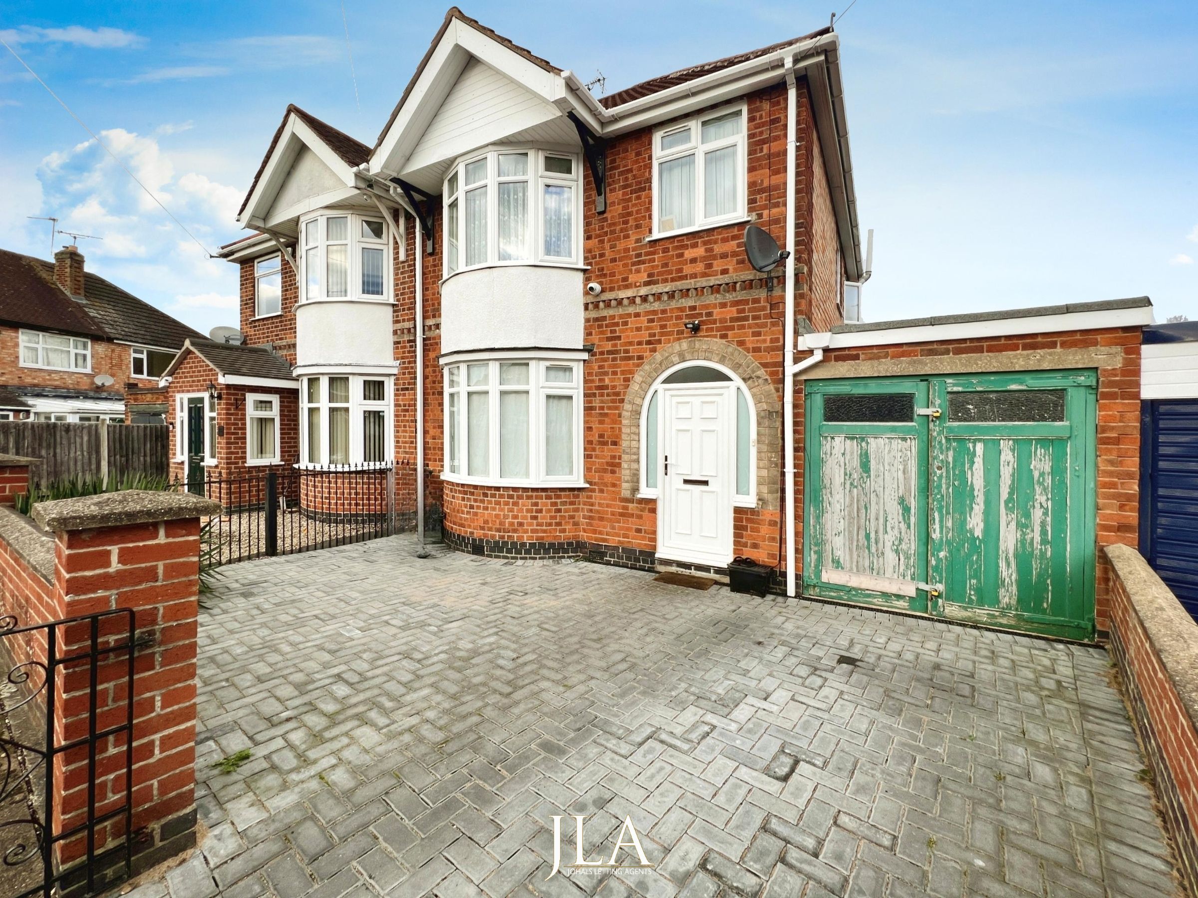 3 bed semi-detached house to rent in Lynholme Road, Leicester 0