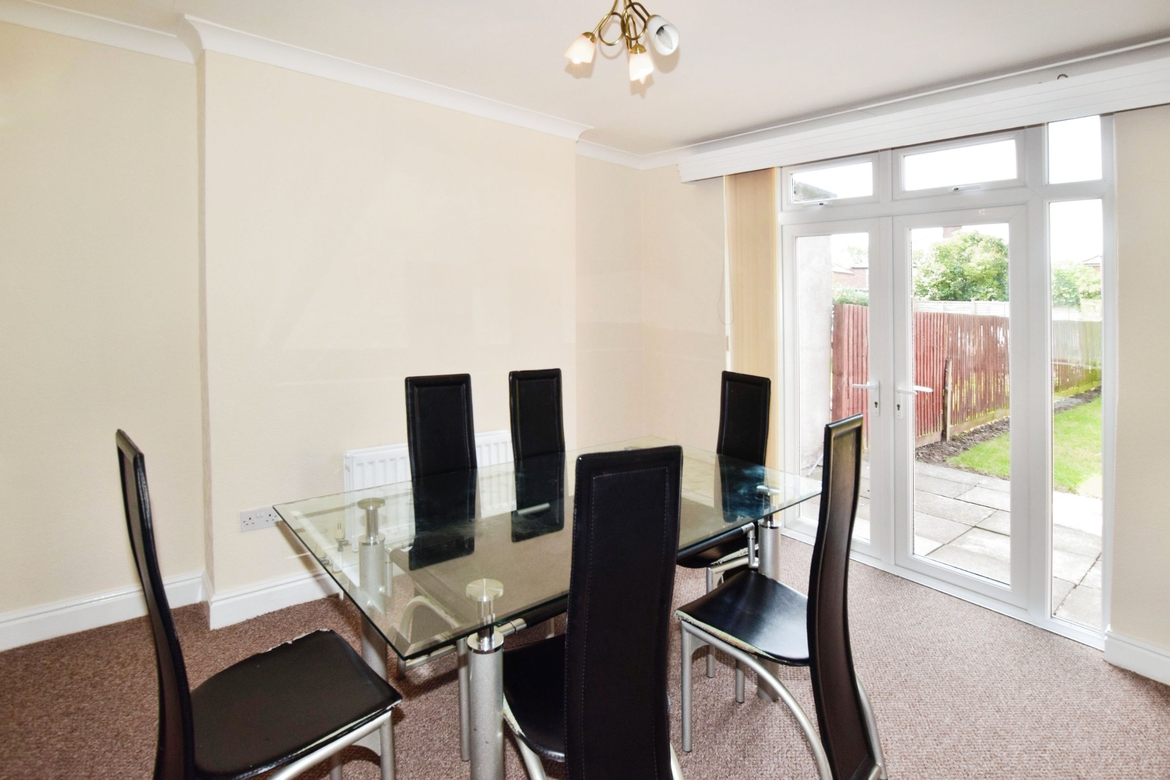 3 bed semi-detached house to rent in Evesham Road, Leicester 5