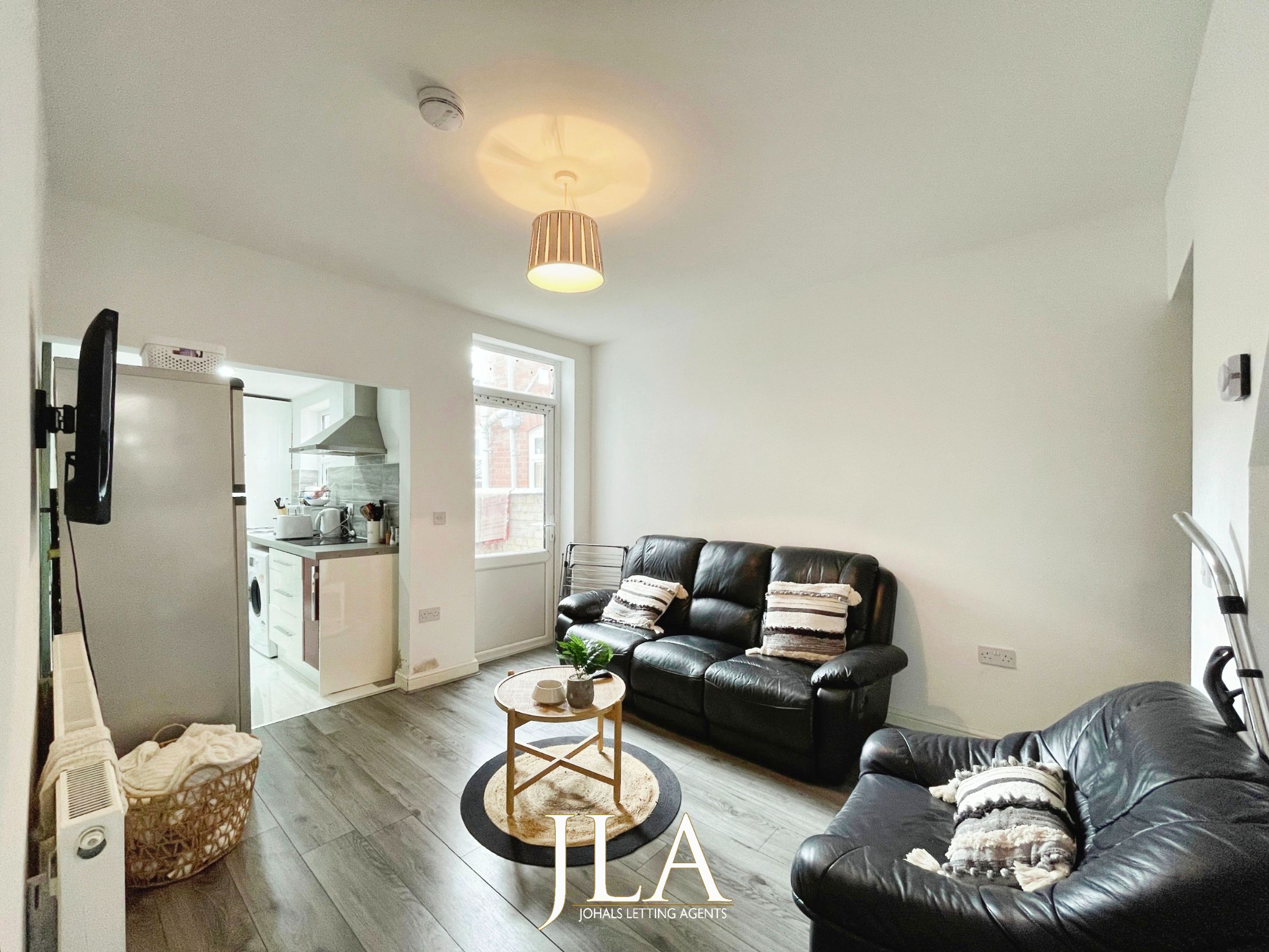 4 bed terraced house to rent in Luther Street, Leicester  - Property Image 2